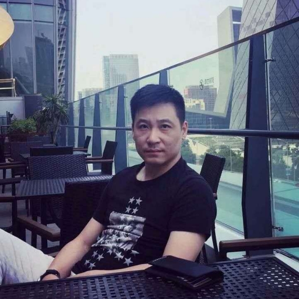 初见的人的照片