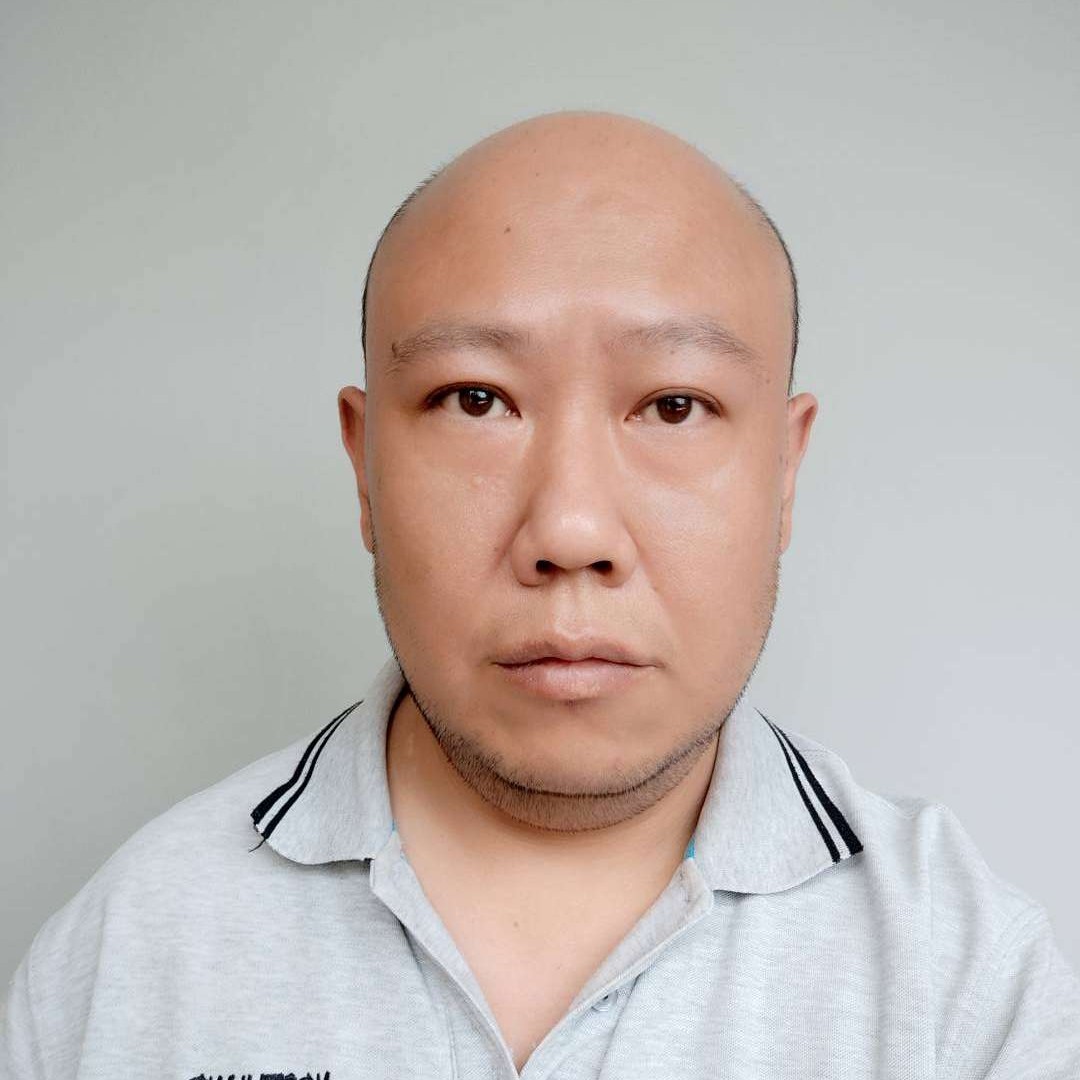 孤独的行者。的照片