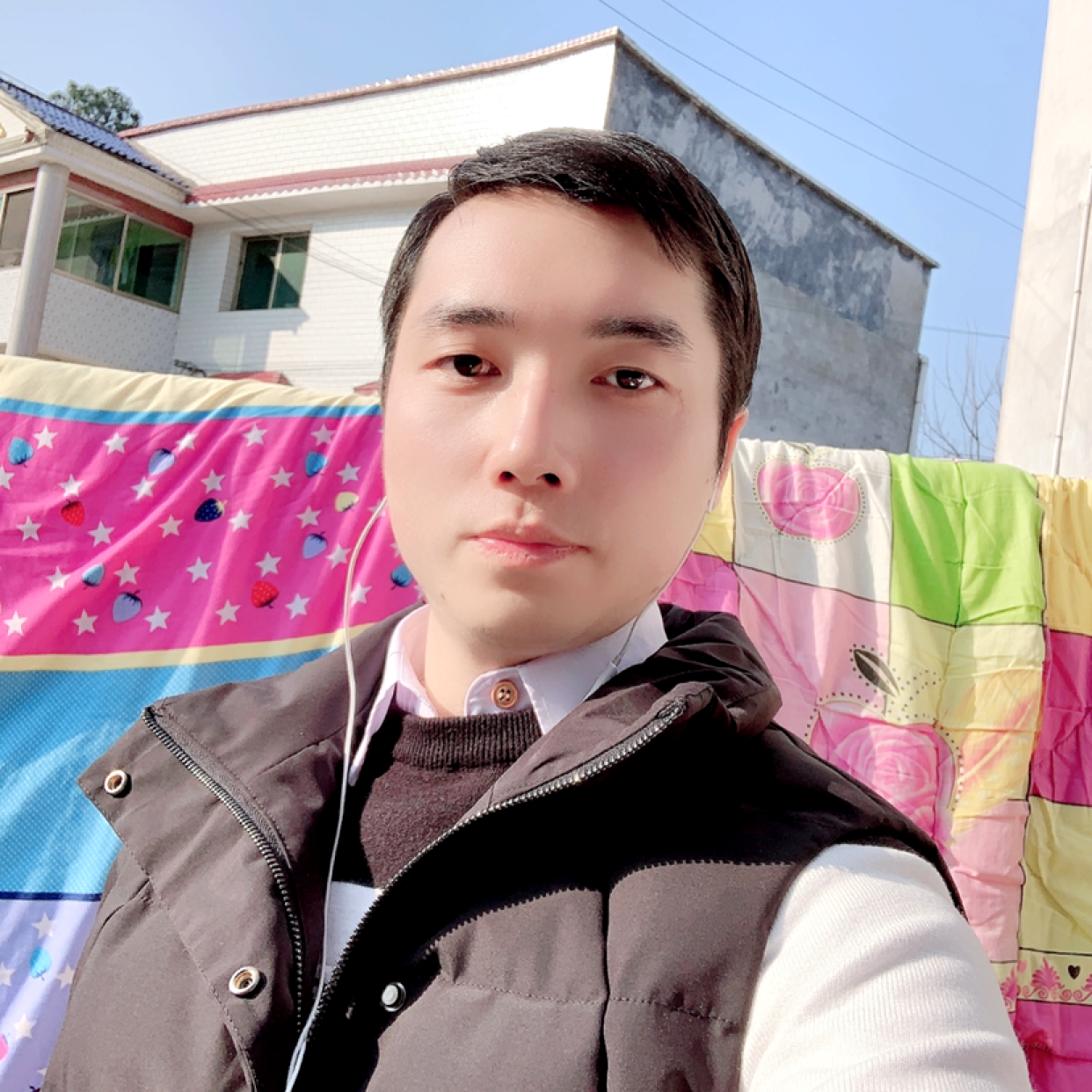 欢喜回眸蓝天的照片