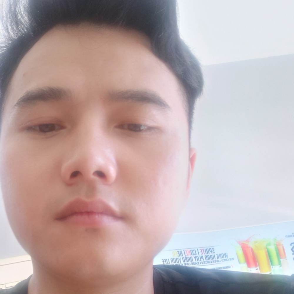 书本拿俊秀的照片