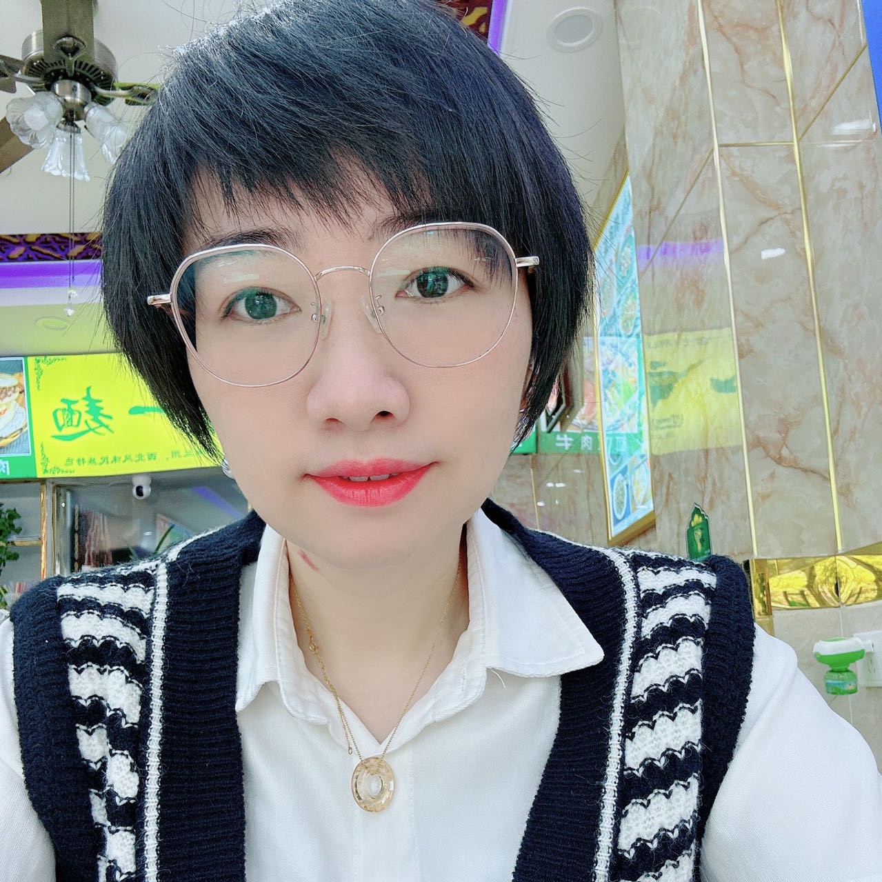 晨曦那甜甜的照片