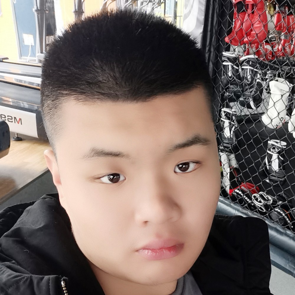 文静拾忆香烟的照片