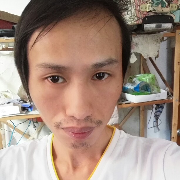 红色晨光的照片
