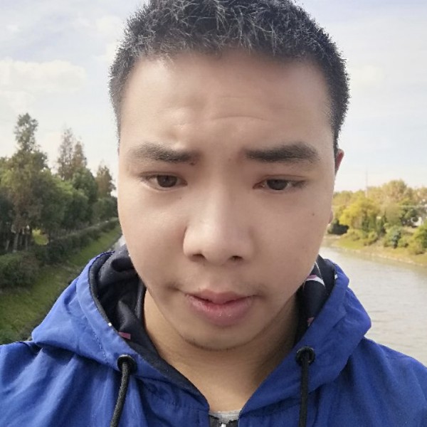 溪子冷的照片