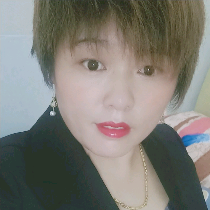 愤怒打钢笔的照片