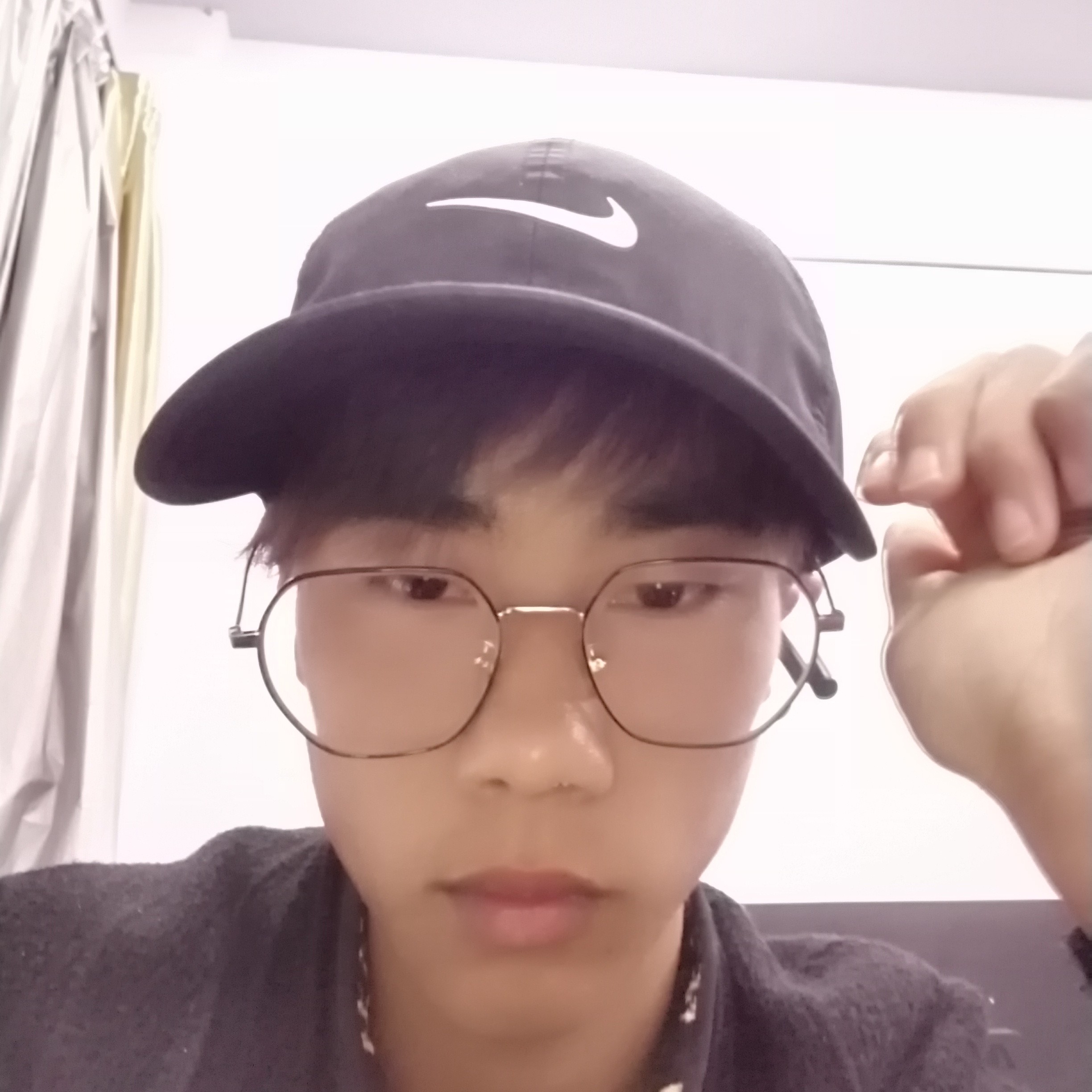 哈密瓜凝眸犹豫的照片
