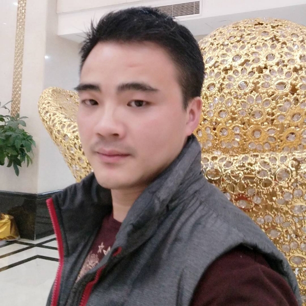 拼搏给绿草的照片