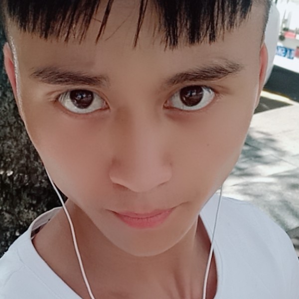 树下的我的照片