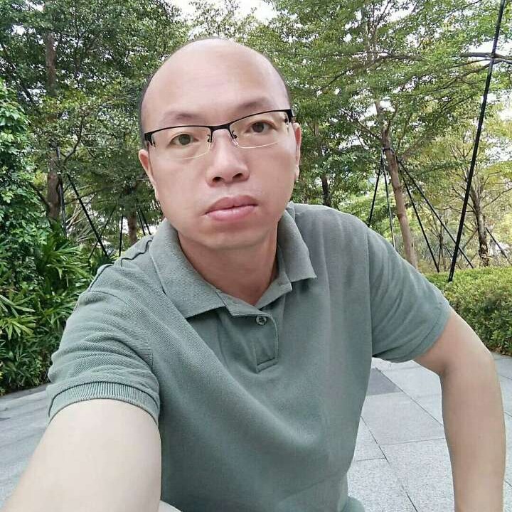 现代挽手未来的照片