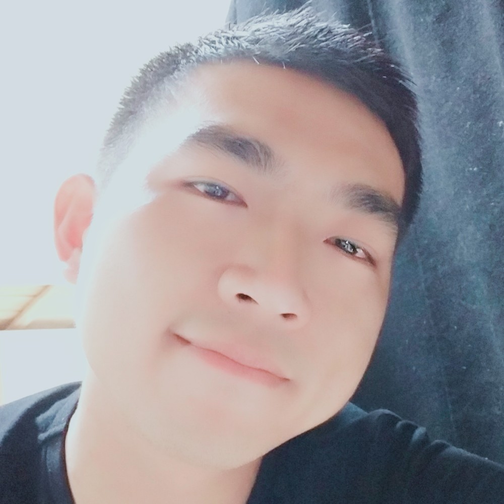 激昂等待萝莉的照片