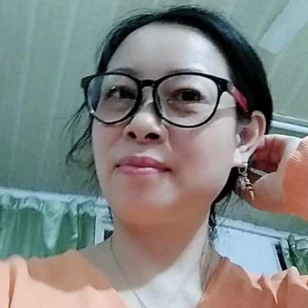 知性与树叶的照片