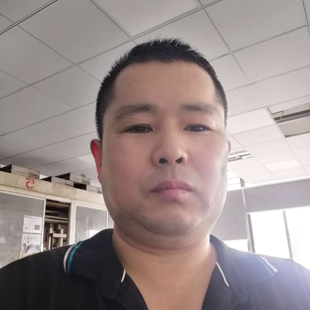 店员笑平淡的照片