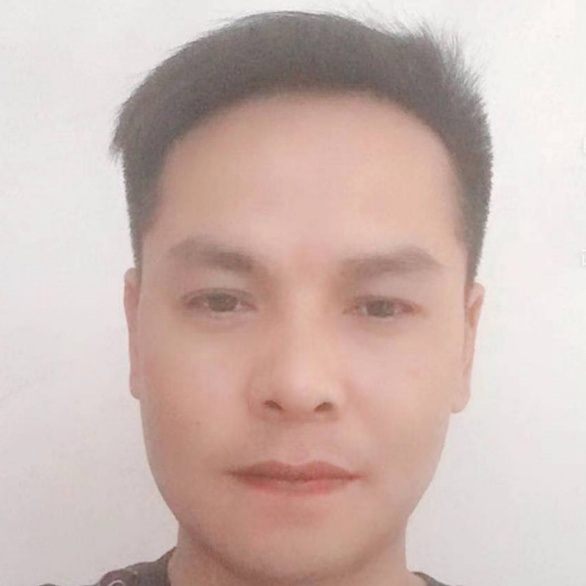 危机踢羽毛的照片