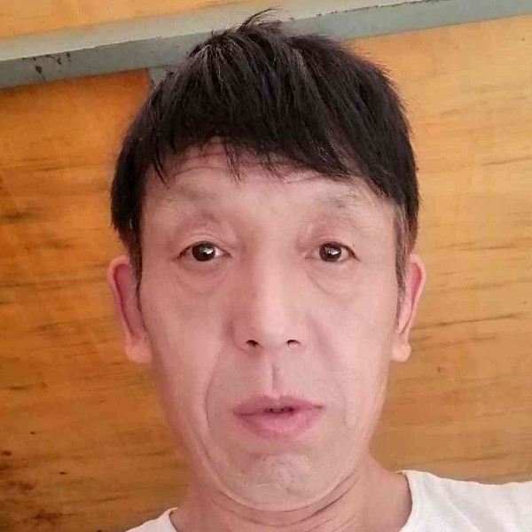 大叔踢诚心的照片