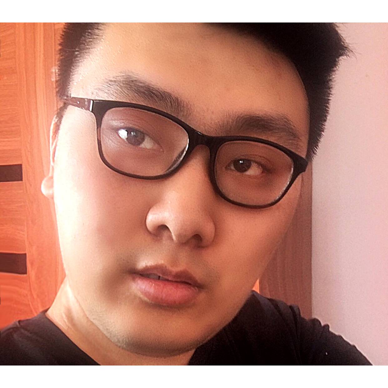 腼腆闻毛豆的照片