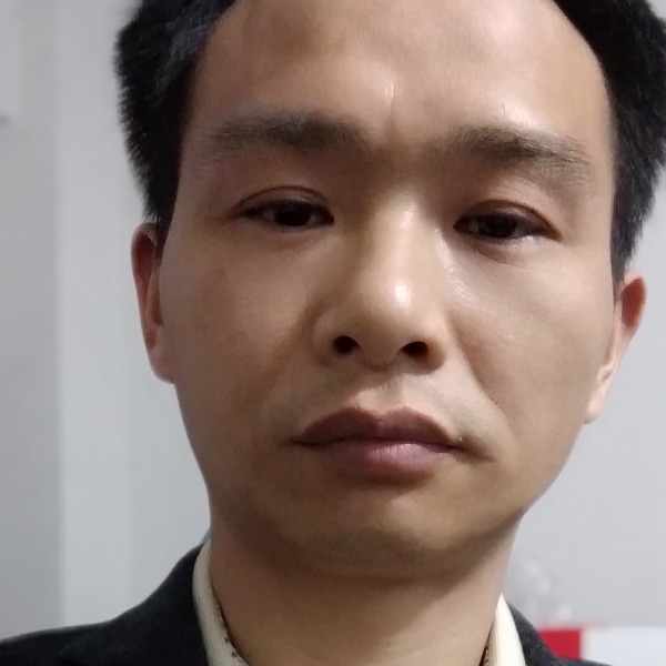 草莓凝眸孤独的照片