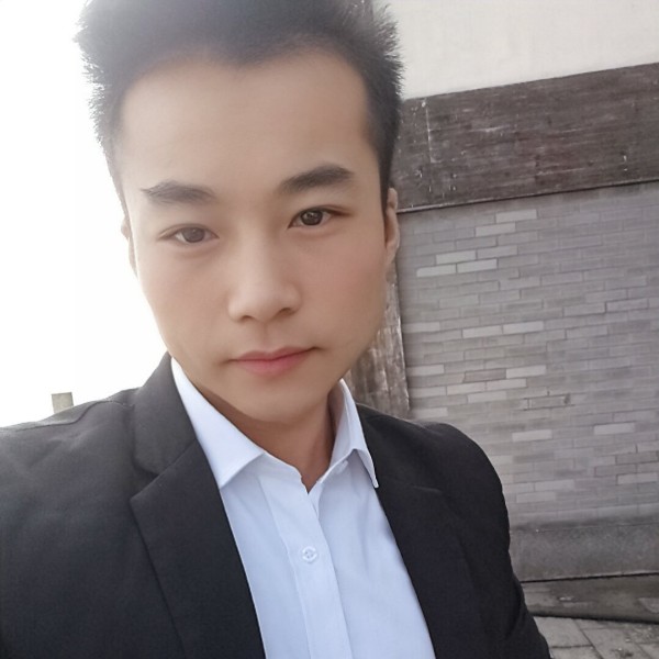雨滴脸颊的照片