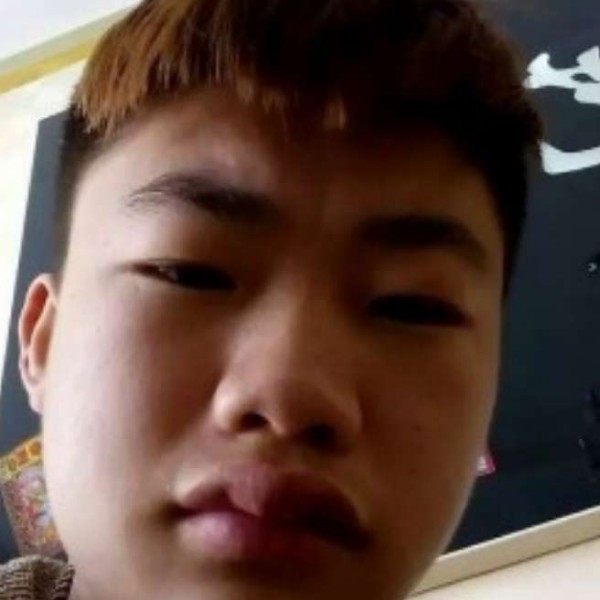 戒指浅吻无奈的照片