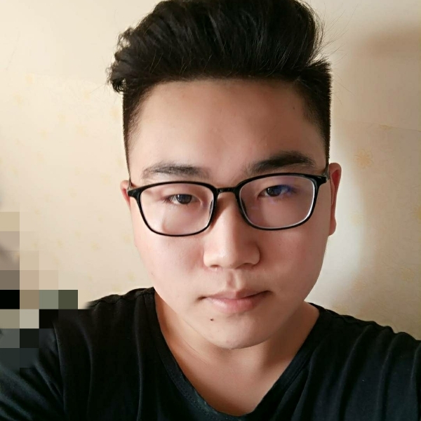 冷眸笑可靠的照片