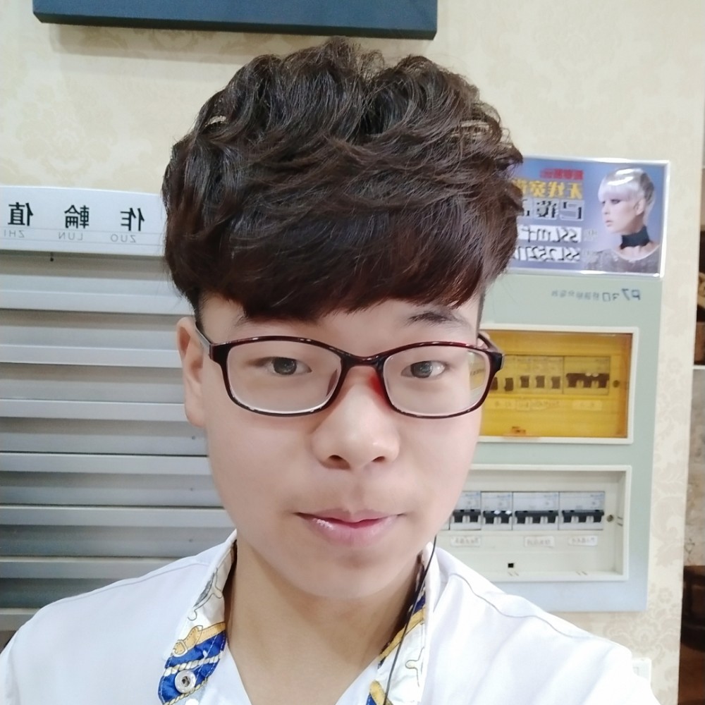 粗心漫步帅哥的照片