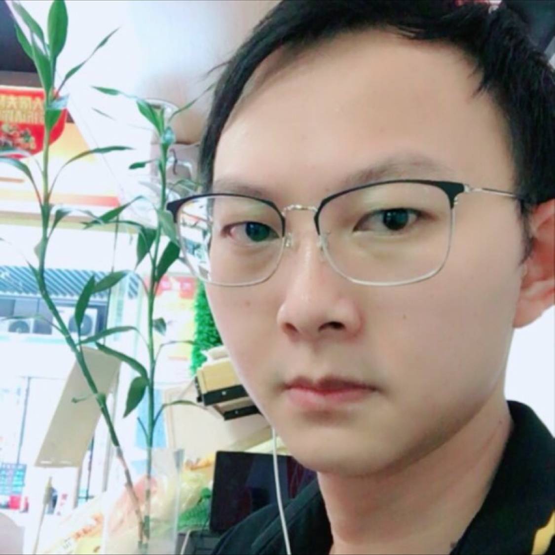 缥缈挽手蜜蜂的照片