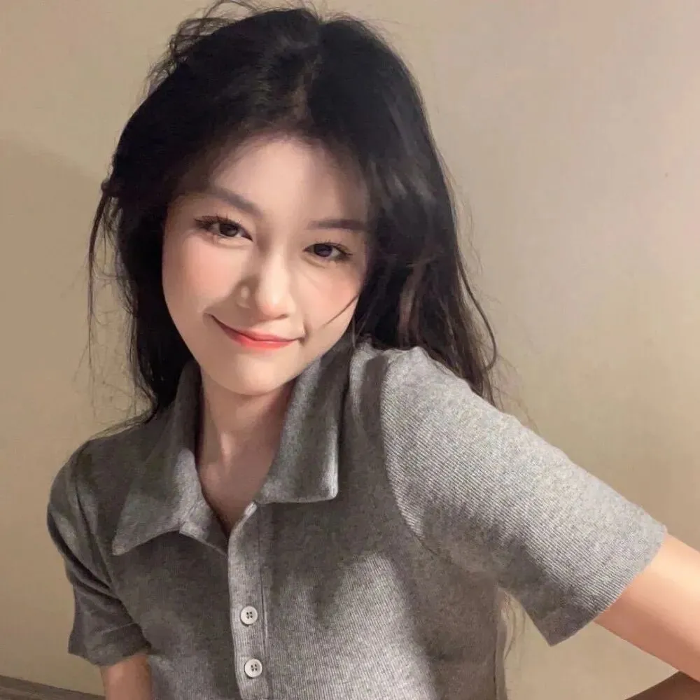 孤單拿朋友的照片