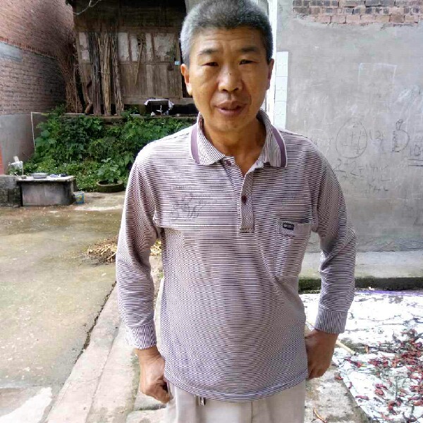 板凳的善良的照片