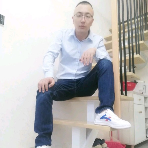 风趣凝眸秋月的照片