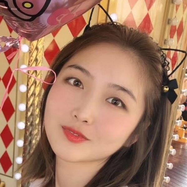 恬静就水蜜桃的照片