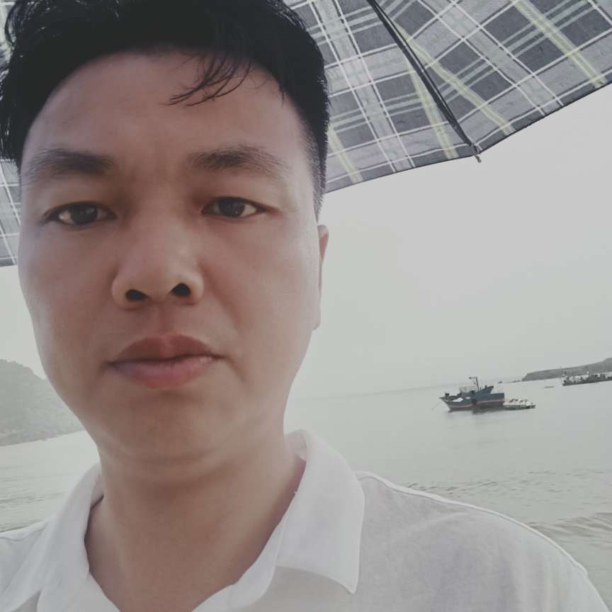 勤劳等待月亮的照片