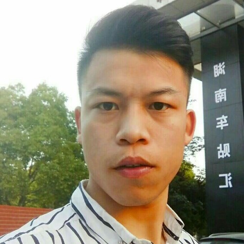沉默男孩的照片