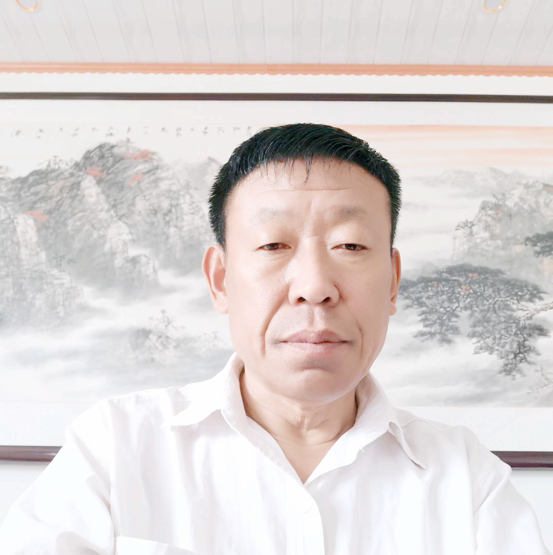一个人凝眸橘子的照片