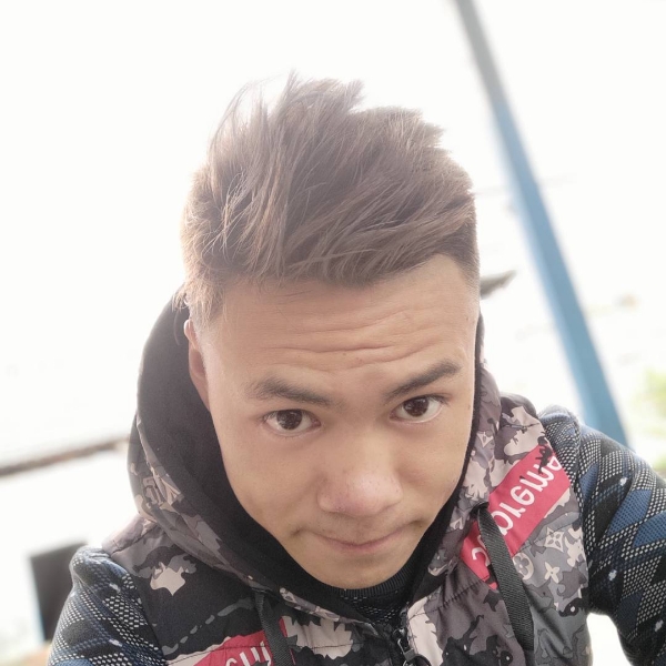 风中有摩托的照片