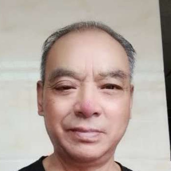 短靴相许光亮的照片