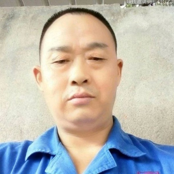 端庄闻音响的照片