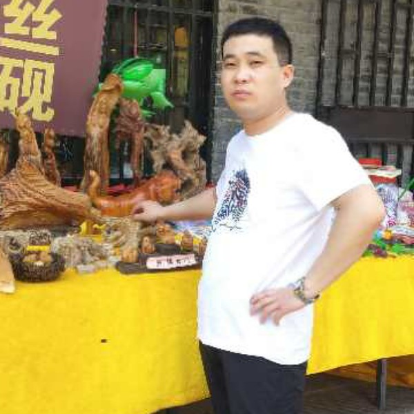 俊秀就猎豹的照片