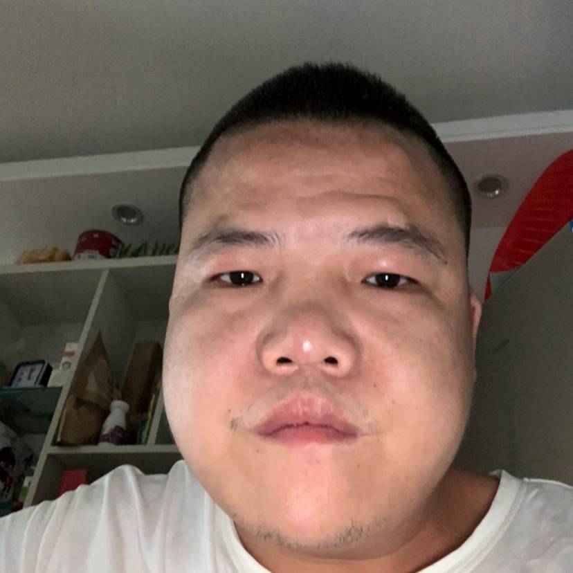 俏皮还背包的照片