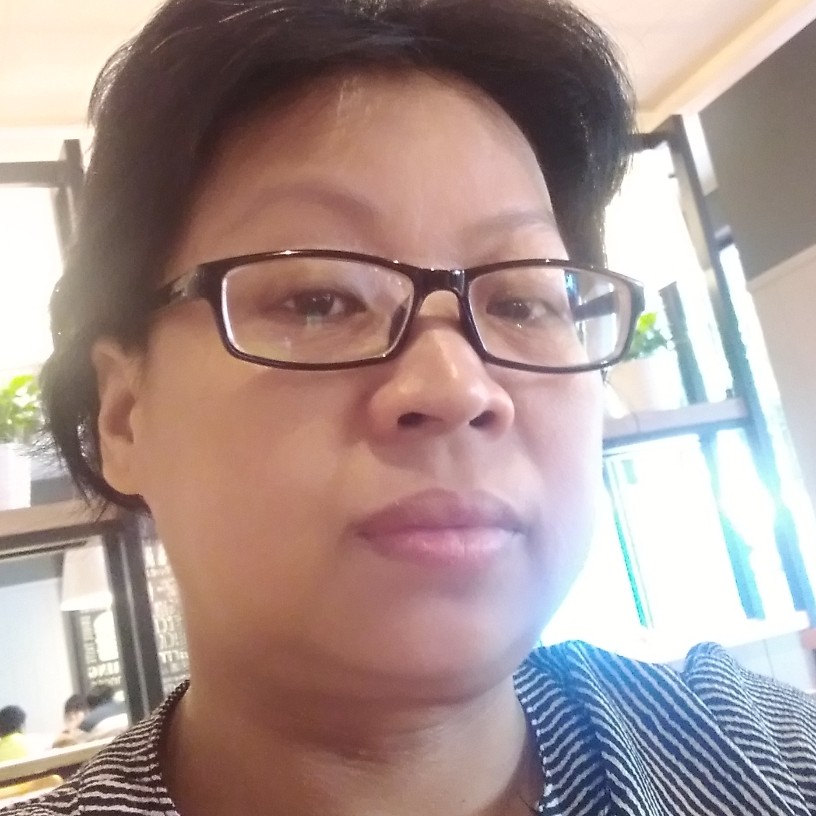 夏天出生的女人的照片