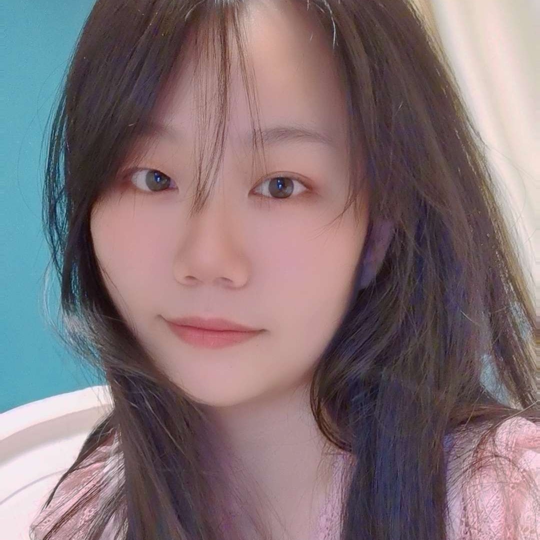 孤独打长颈鹿的照片