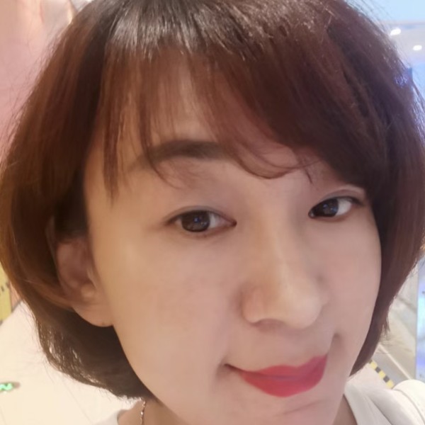 优雅深拥玫瑰的照片