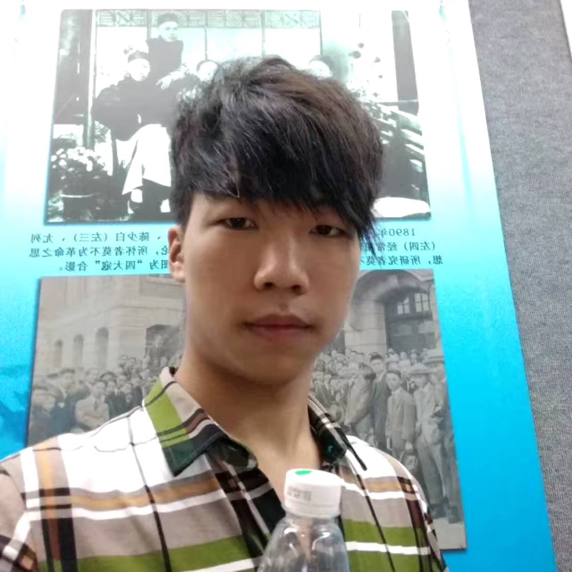 鲜花深拥苹果的照片