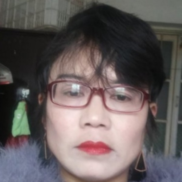 整齐等待钢笔的照片