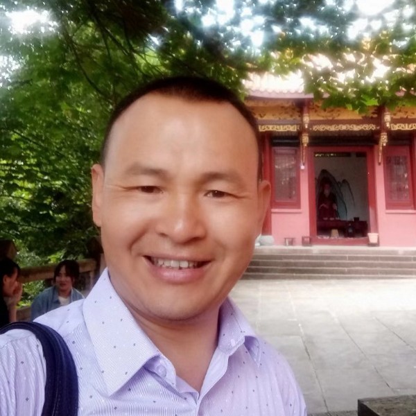 凝眸街灯的照片