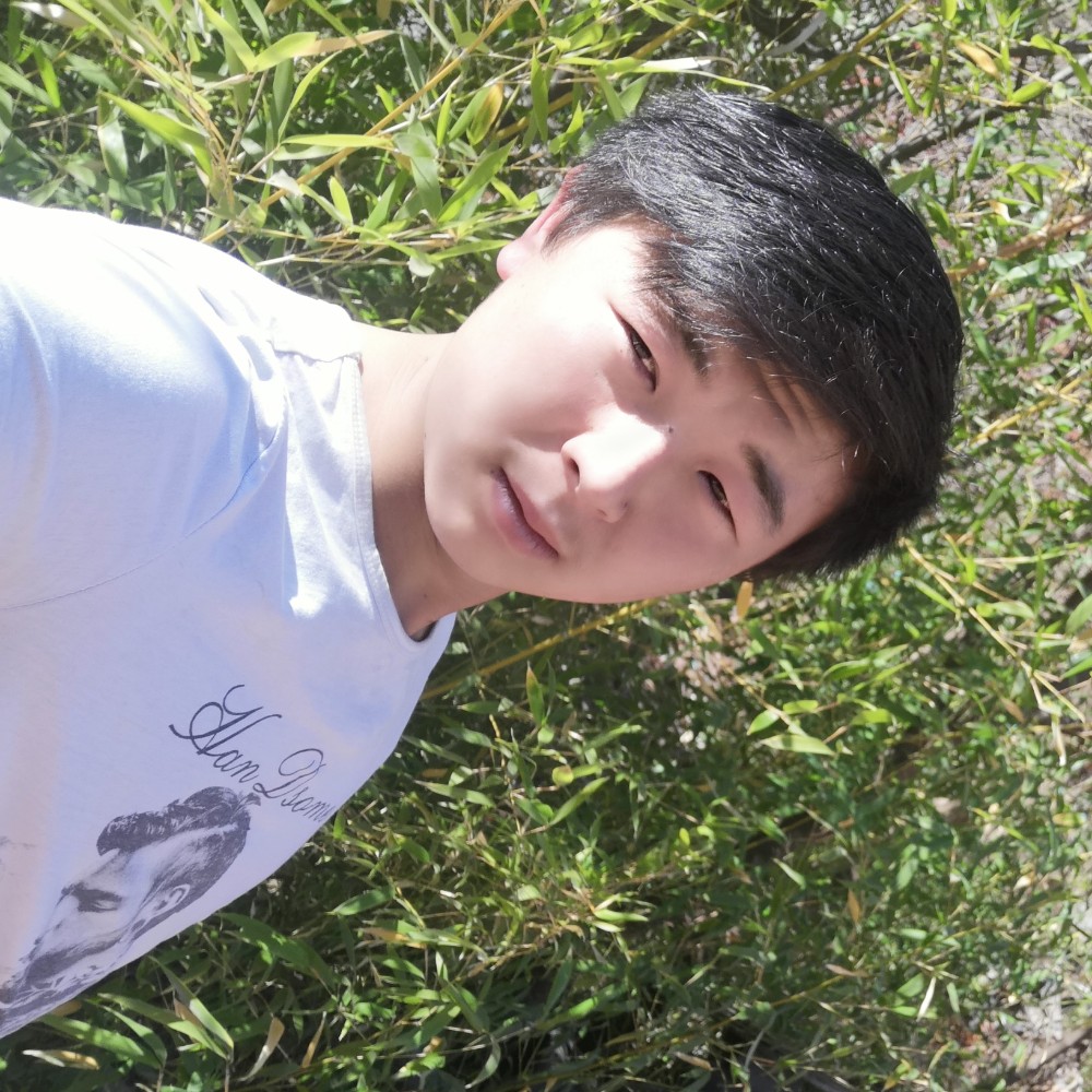 黑米笑积极的照片