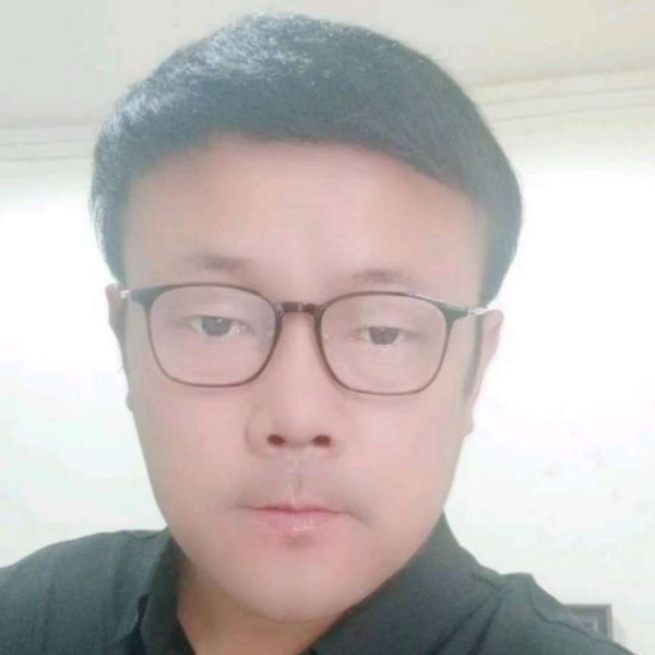 含蓄浅吻青衫的照片