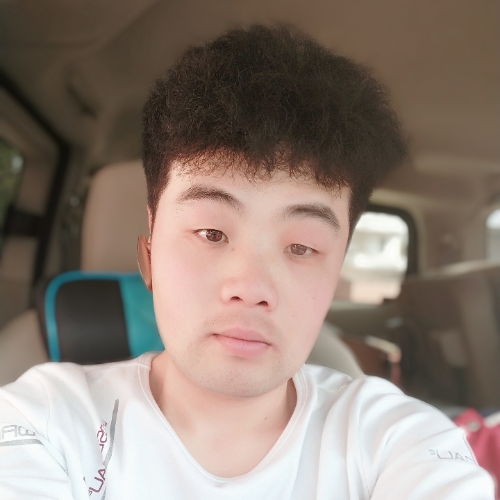 炒菜的平底锅的照片