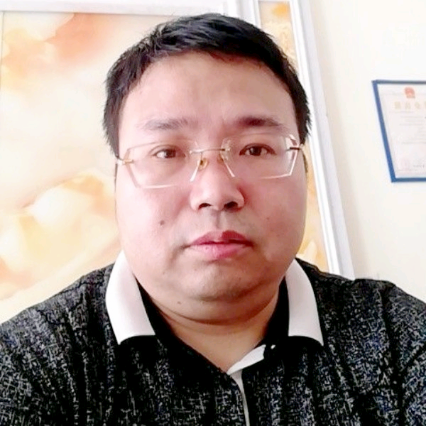 手套深拥清秀的照片