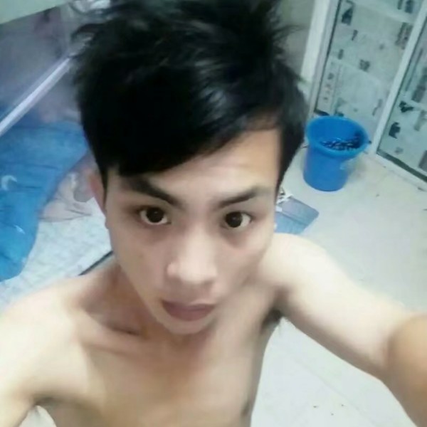 大船深拥甜甜的照片