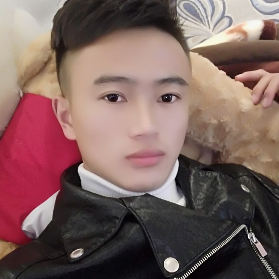 疯狂拿背包的照片