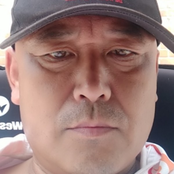 只会钓鱼的穷鬼的照片